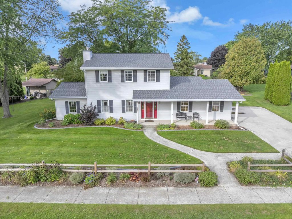 1707 Pilgrim Way, NEW HOLSTEIN