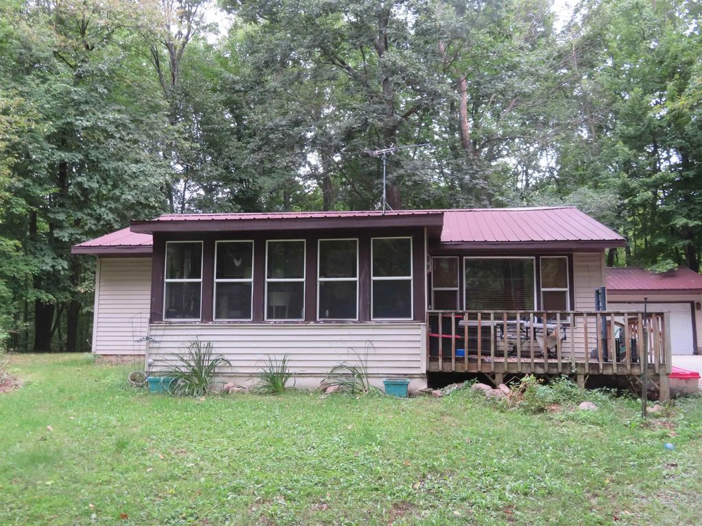 E3850 Valley Road, IOLA