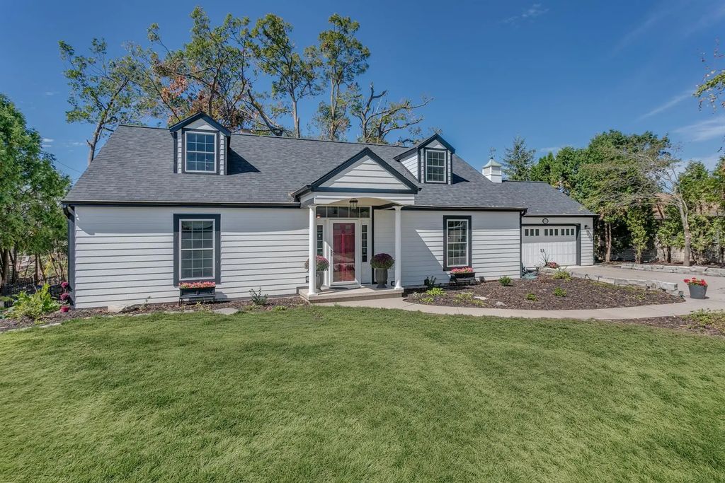 1701 S Hillcrest Drive, APPLETON