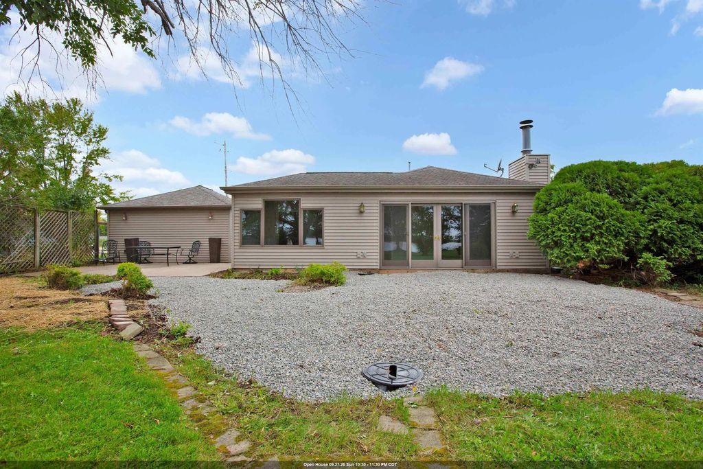 1677 W Butte Des Morts Beach Road, NEENAH