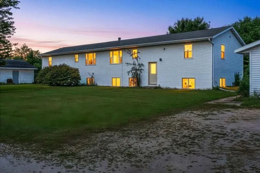 N1565 Lyman Road, WAUPACA