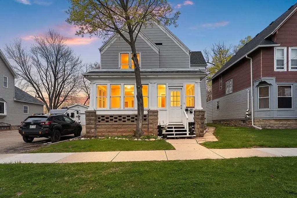 714 Metoxen Avenue, KAUKAUNA