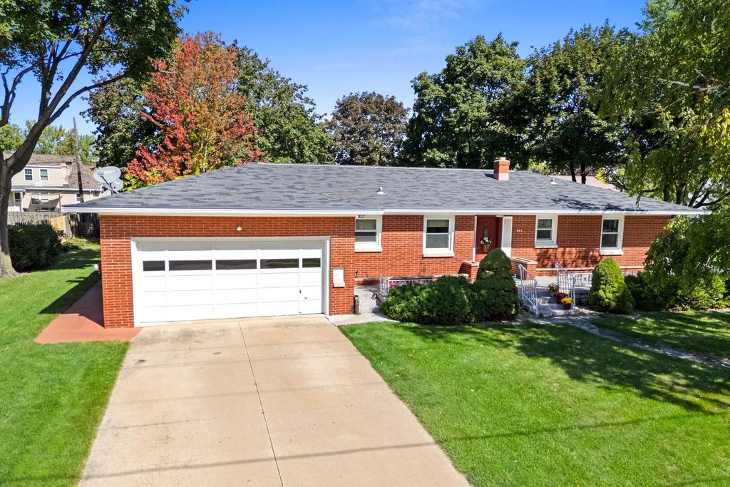 854 E Cecil Street, NEENAH