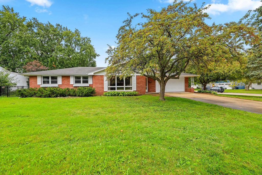 140 Helene Court, GREEN BAY