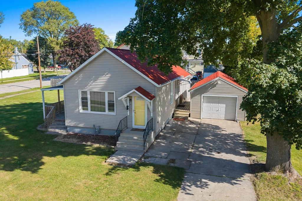 1571 Charles Street, GREEN BAY