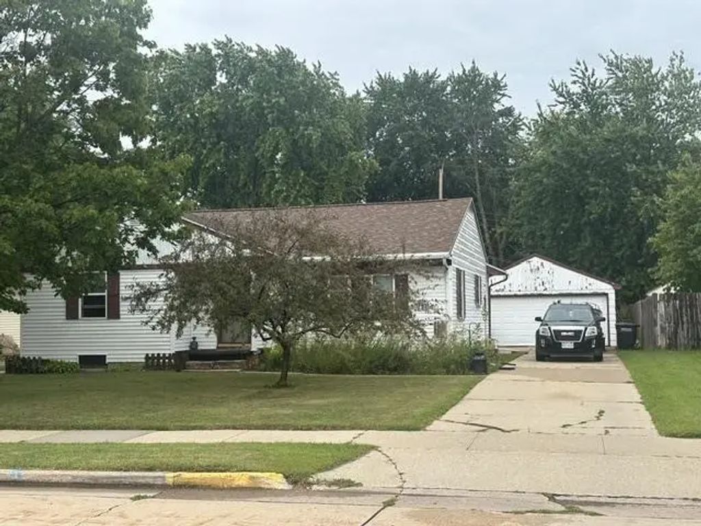 412 N Eagle Street, OSHKOSH