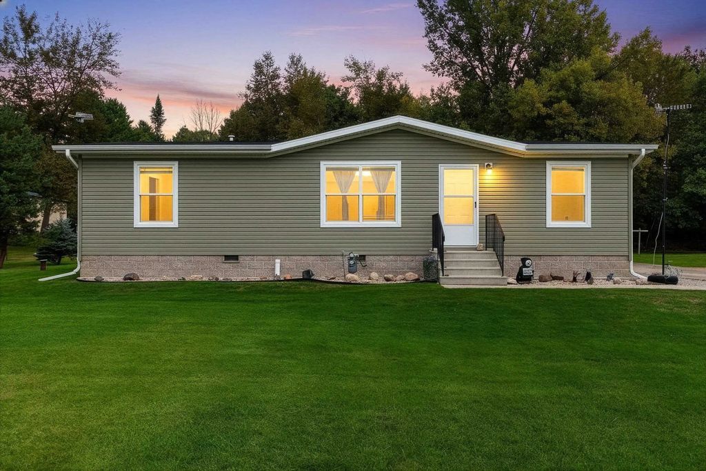9346 W Lake Drive, POUND