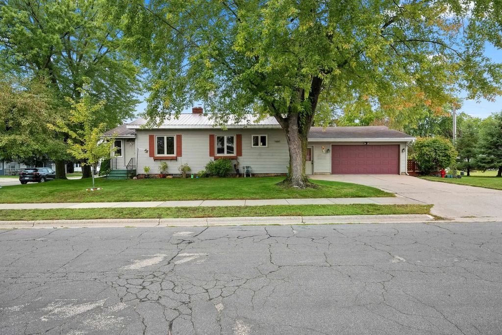 705 E Lieg Avenue, SHAWANO
