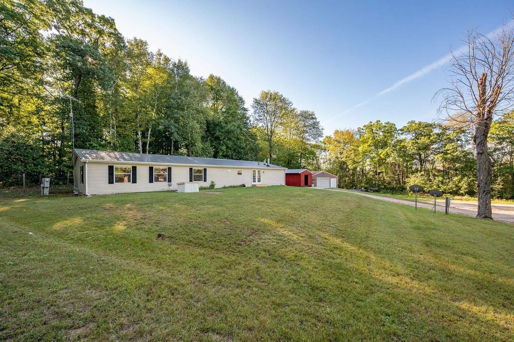N9476 Sweetheart City Road, WAUSAUKEE