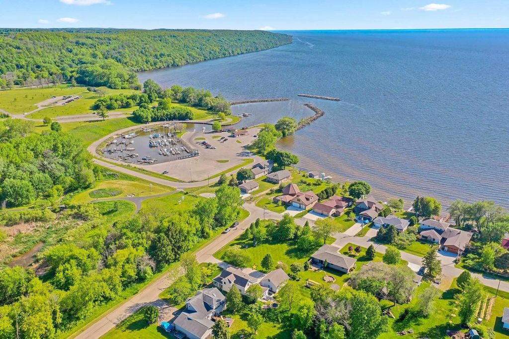 N7568 Lower Cliff Road, SHERWOOD