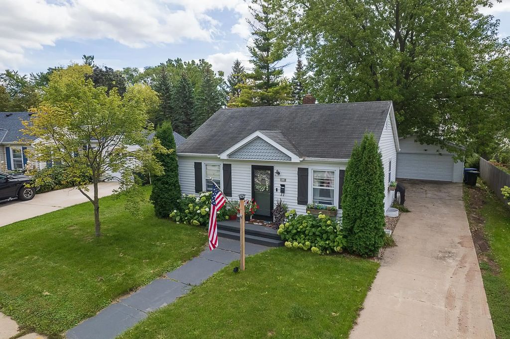 932 Mansion Street, DE PERE