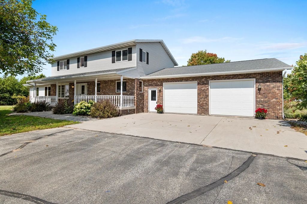 212 Apple Blossom Lane, MANITOWOC