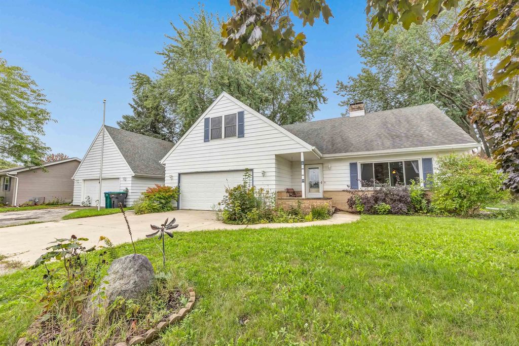 127 W Capitol Drive, APPLETON