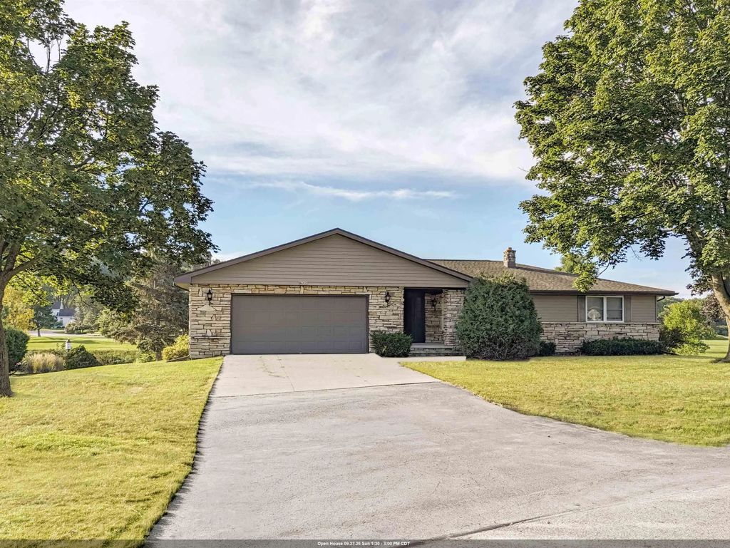 W4935 Sunset Lake Court, SHERWOOD