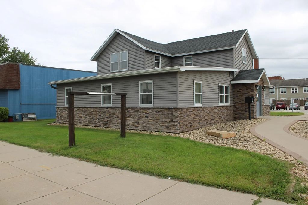 118 E Division Street, SHAWANO