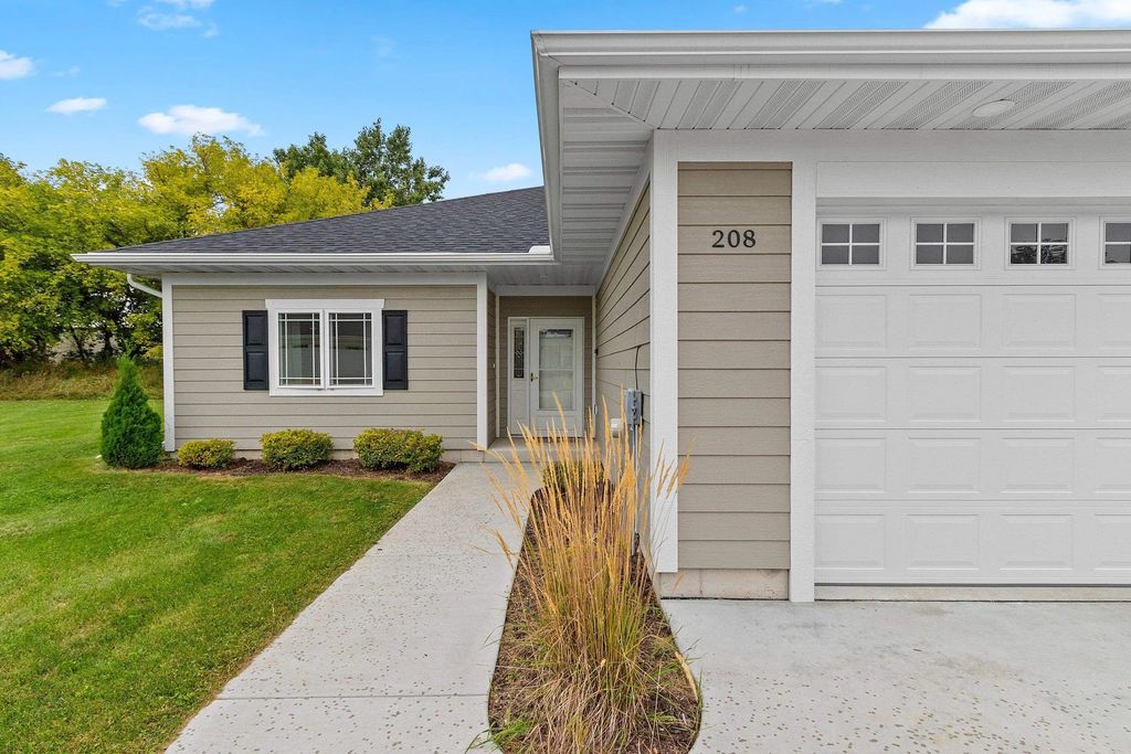 208 Mallard Way, MARINETTE