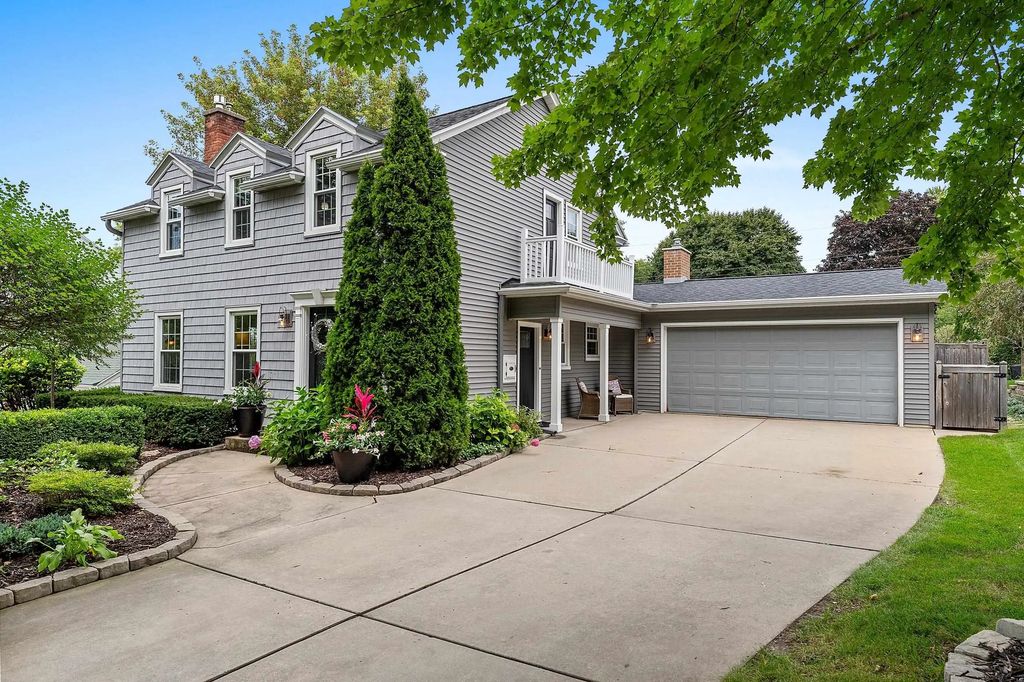 254 Warren Court, GREEN BAY