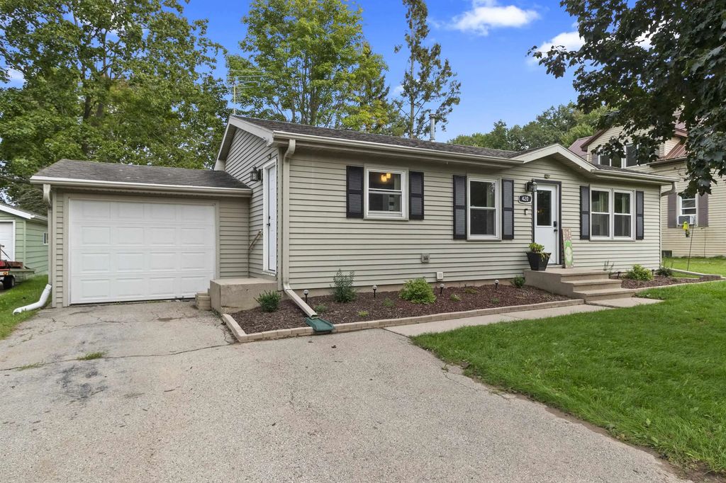 420 S Milwaukee Avenue, OCONTO FALLS
