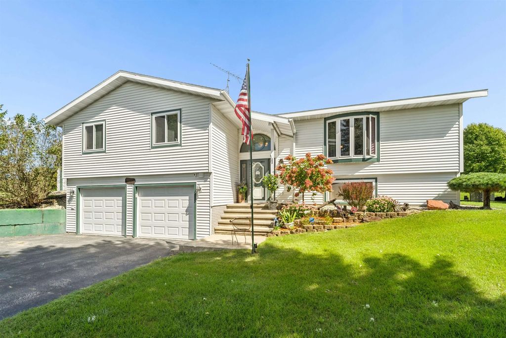 N8524 Hickory Road, BEAVER DAM