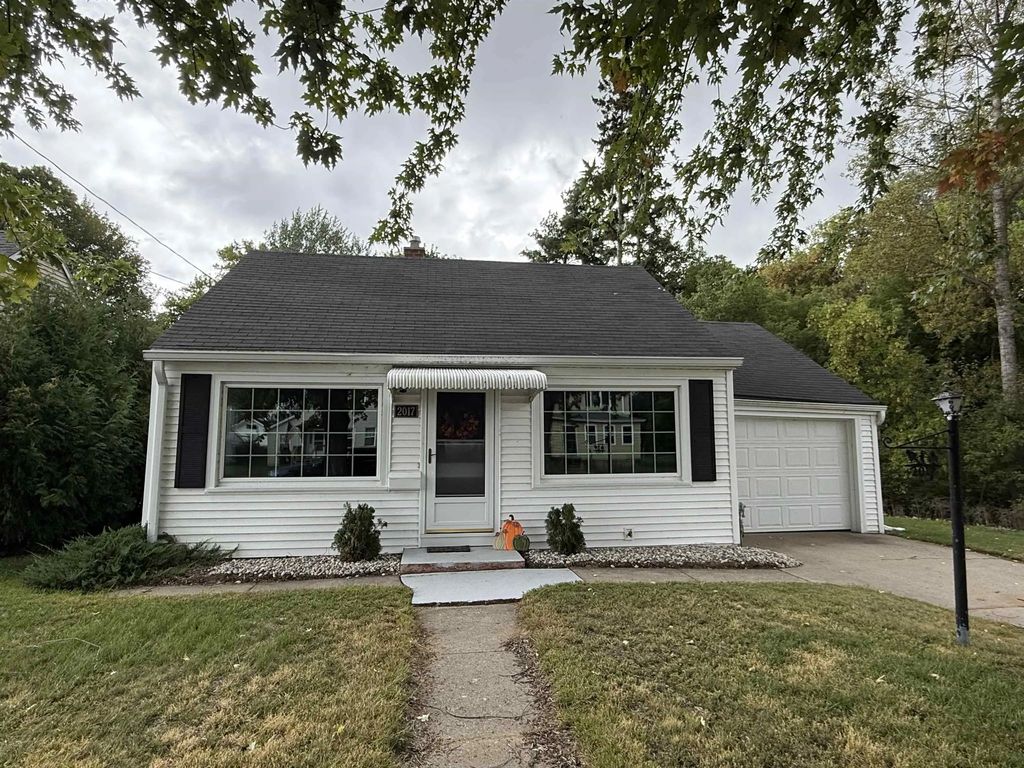 2017 10th Avenue, MENOMINEE