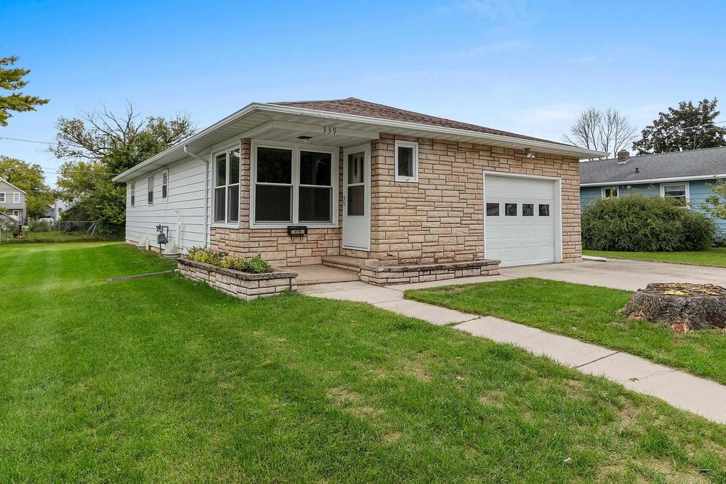 339 Center Street, OCONTO