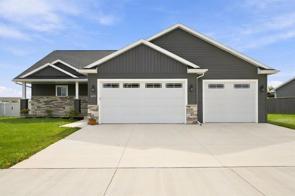 3455 E Rubyred Drive, APPLETON