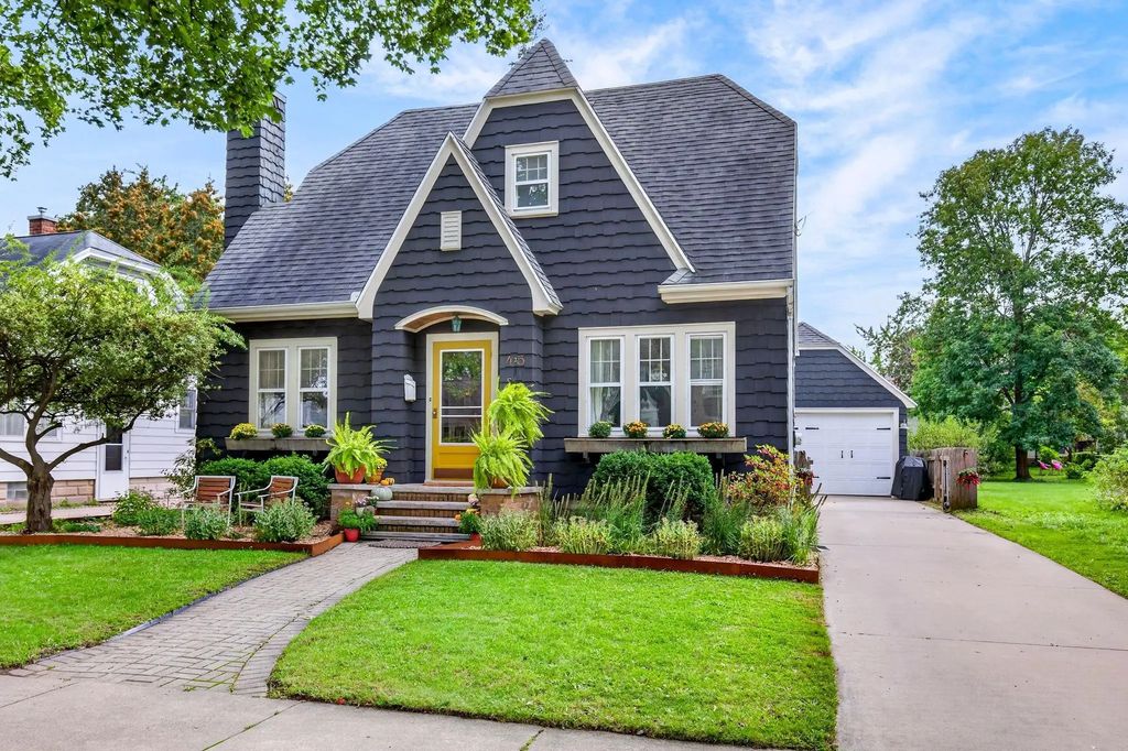 425 E Circle Street, APPLETON
