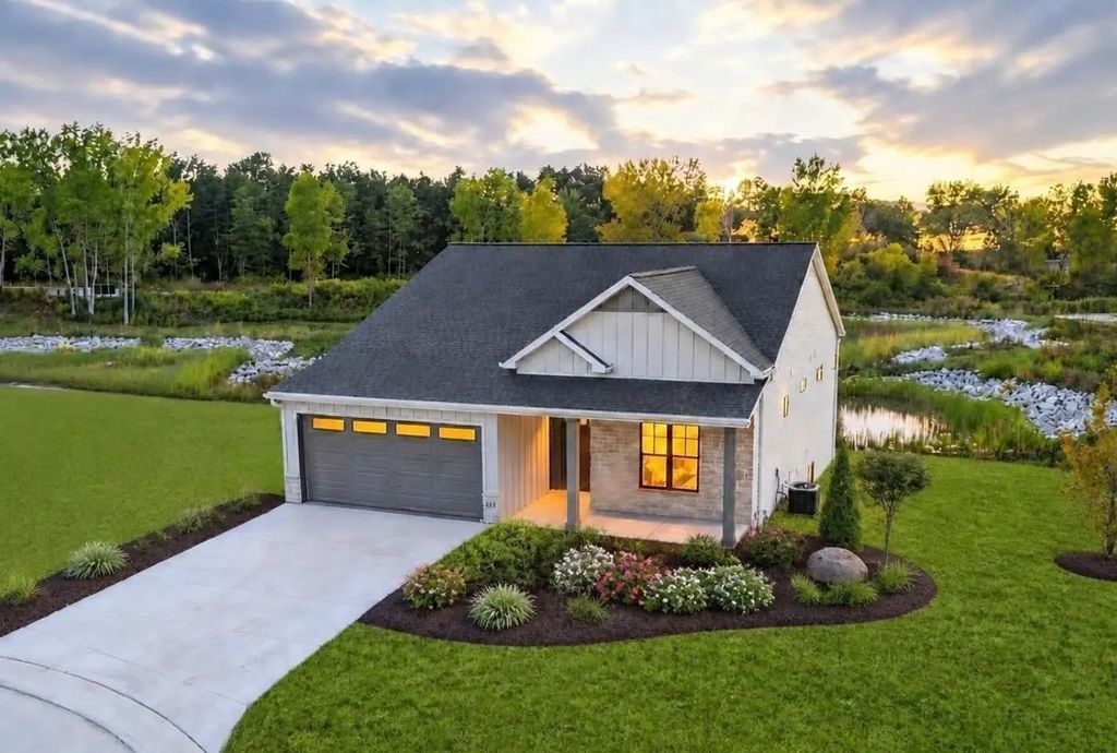 313 Deer Shed Trail, GREEN BAY
