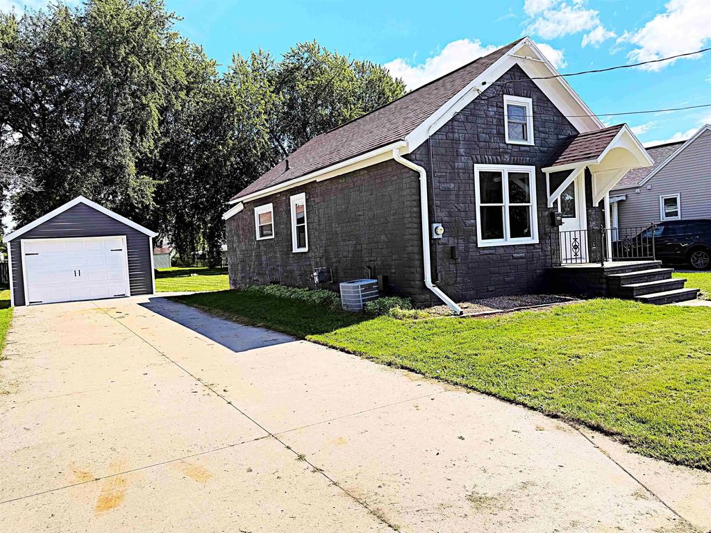 918 Grand Avenue, LITTLE CHUTE