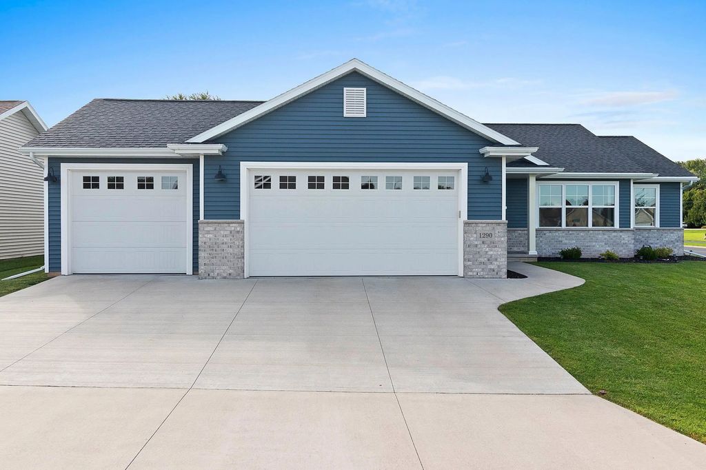 1290 Brenda Lane, NEENAH