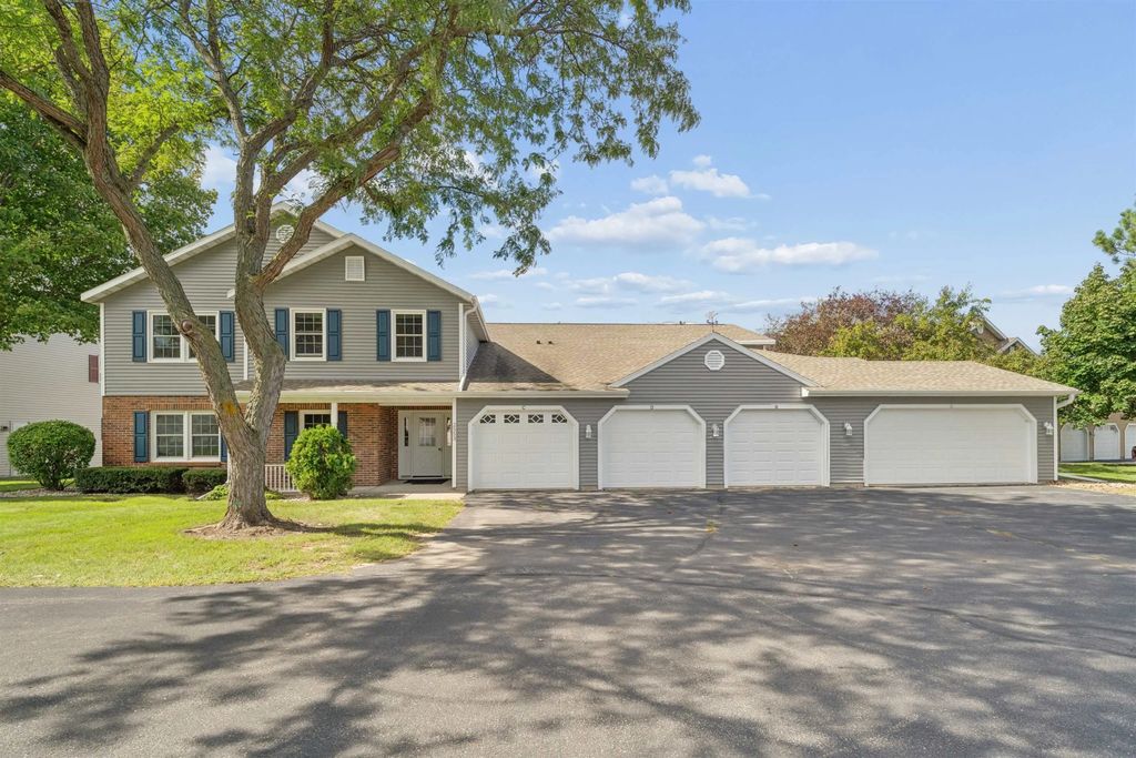 2553 Village Lane B, OSHKOSH
