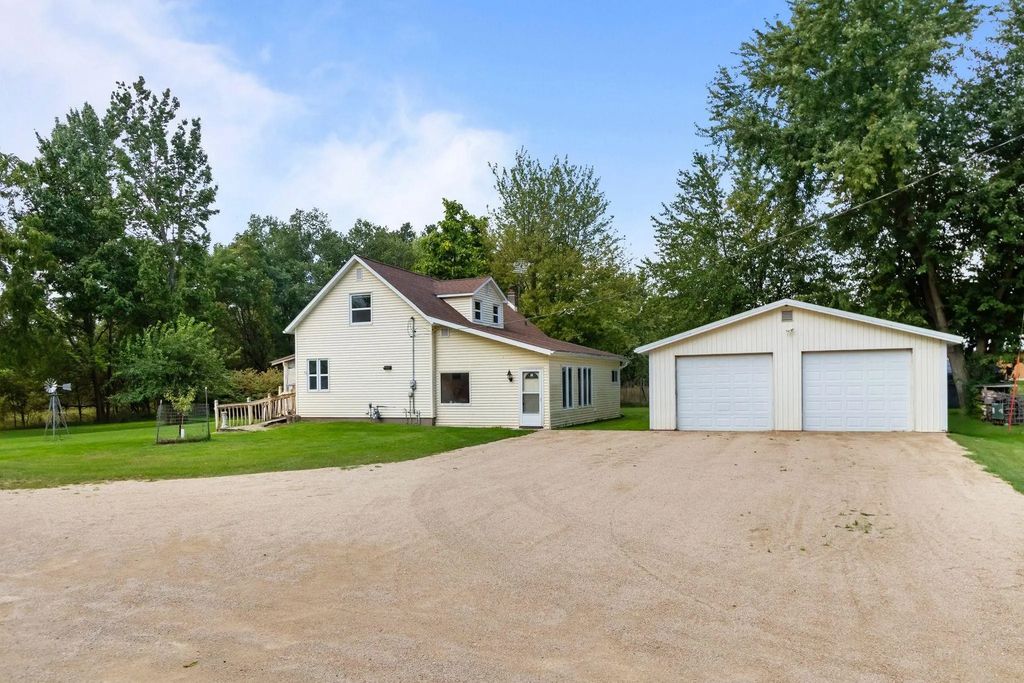 229 W Berlin Street, NESHKORO