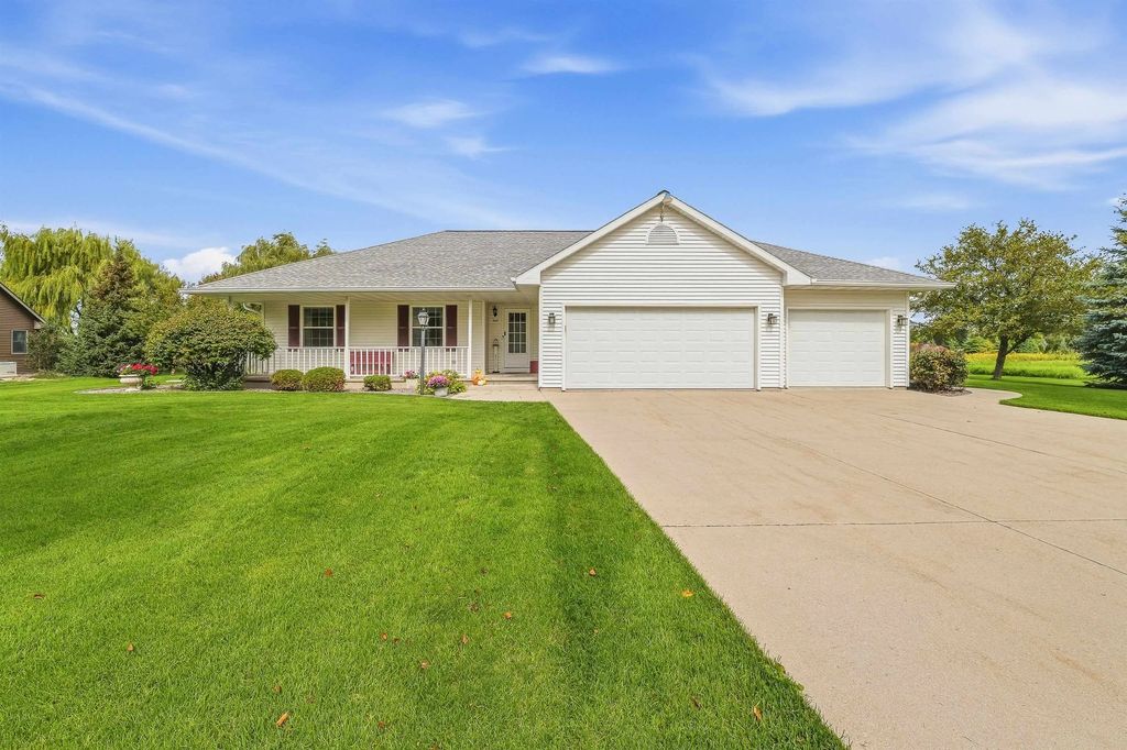 W5011 Valley Creek Road, FOND DU LAC