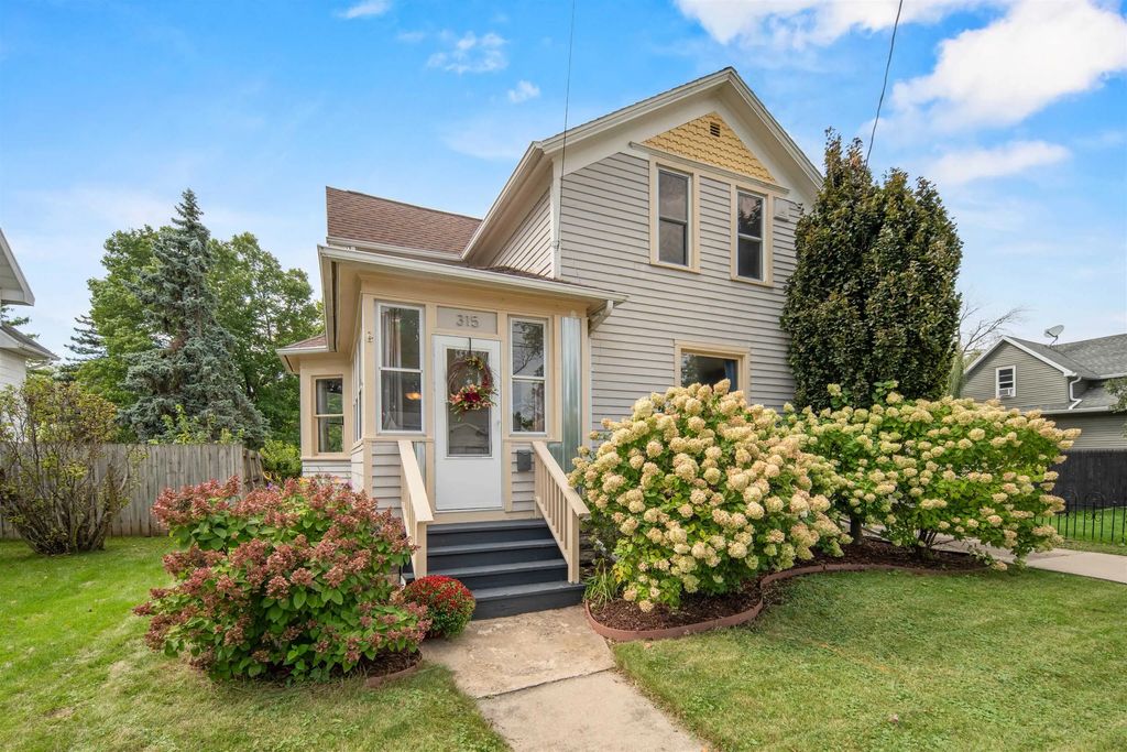 315 Van Street, NEENAH