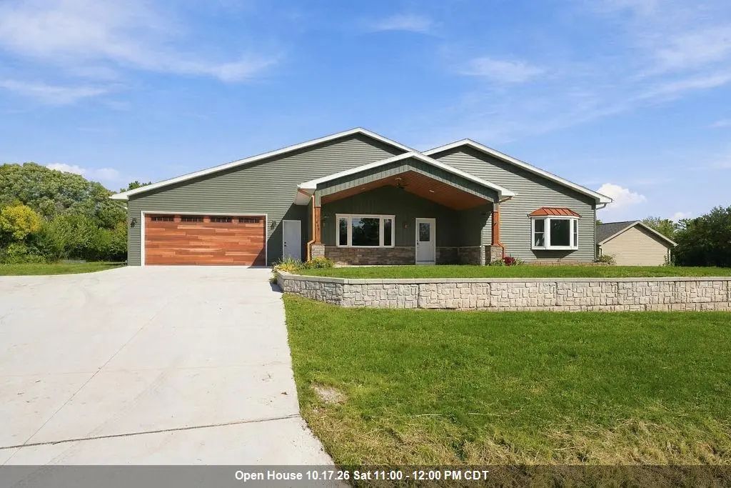 661 E River Drive, OMRO