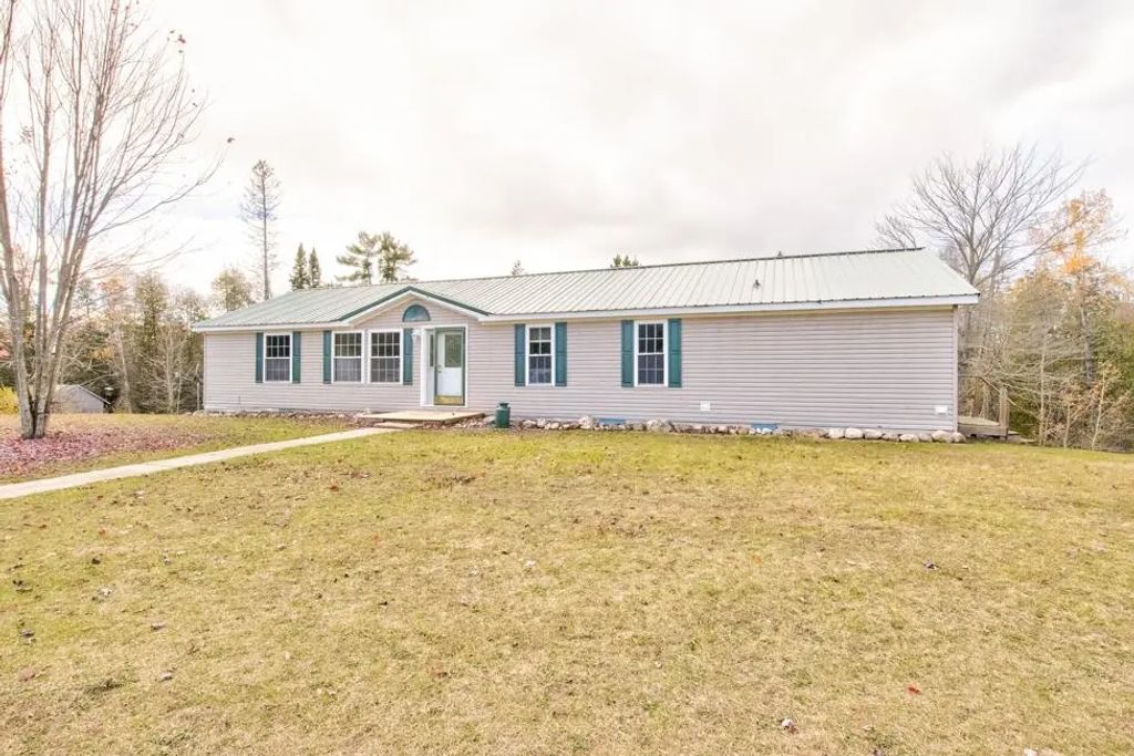 W7642 Sinkler Lane, STEPHENSON