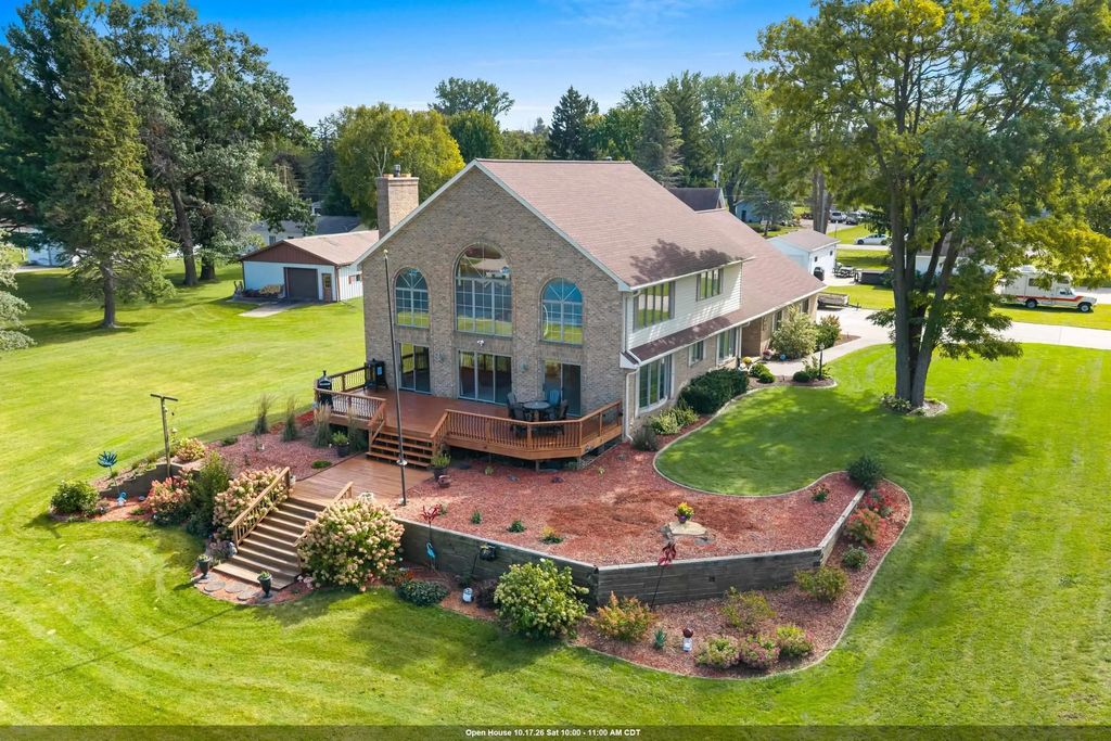 3350 Lakeview Drive, SUAMICO