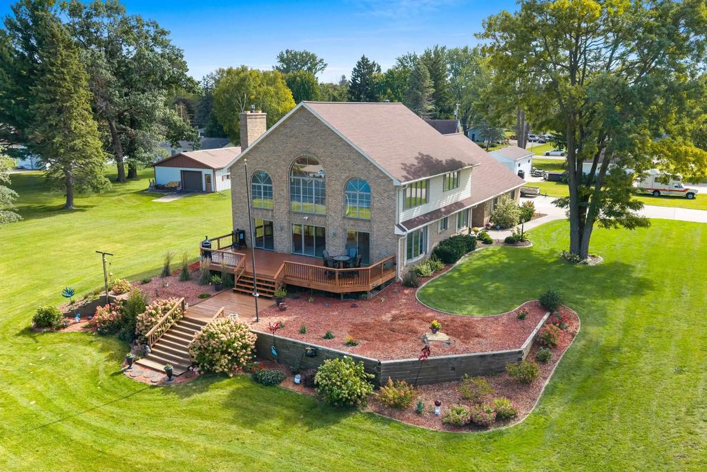 3350 Lakeview Drive, SUAMICO
