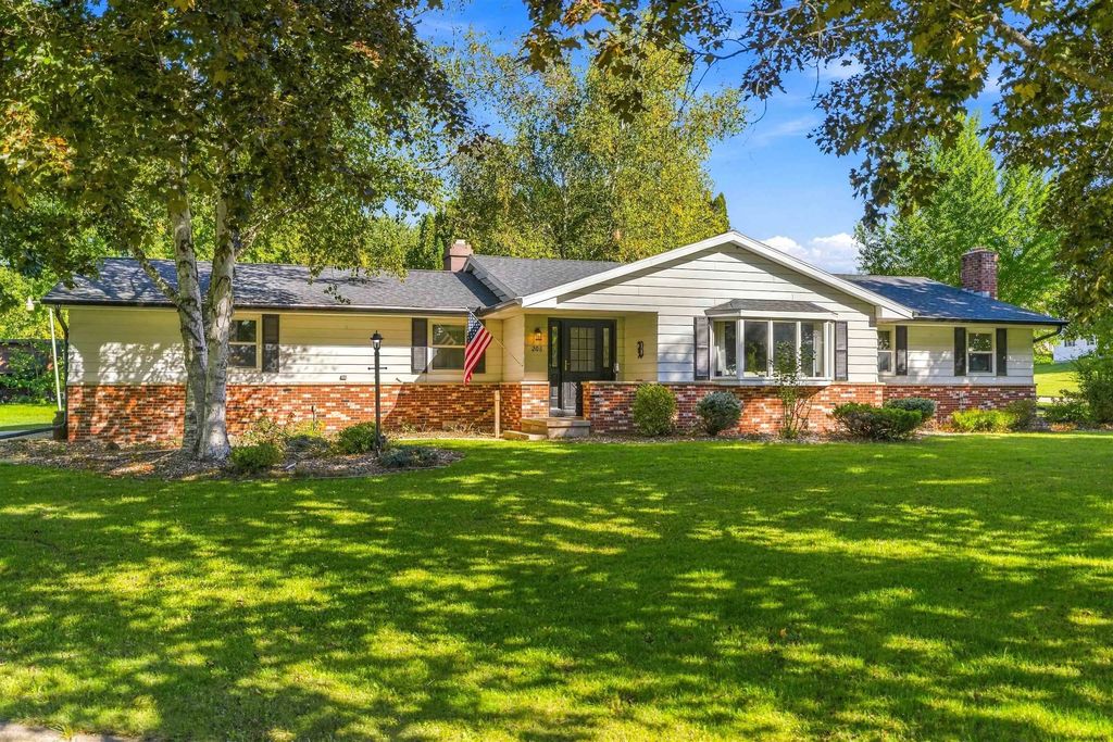206 Lakeside Drive, CLINTONVILLE