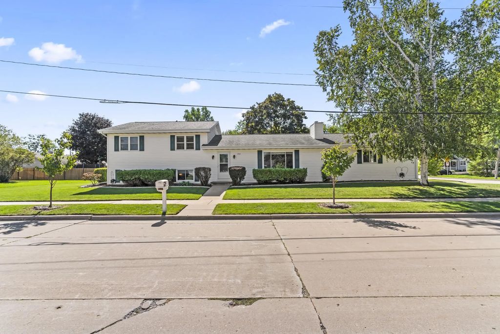 1901 E Bluebird Lane, APPLETON