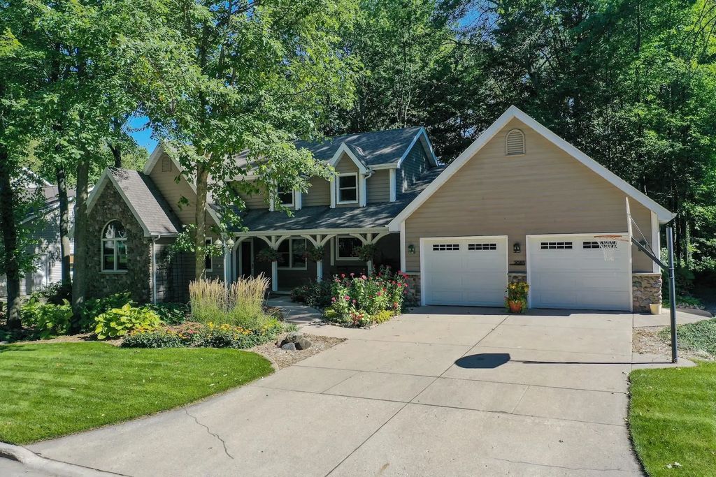 2085 Crestwood Springs Drive, GREEN BAY