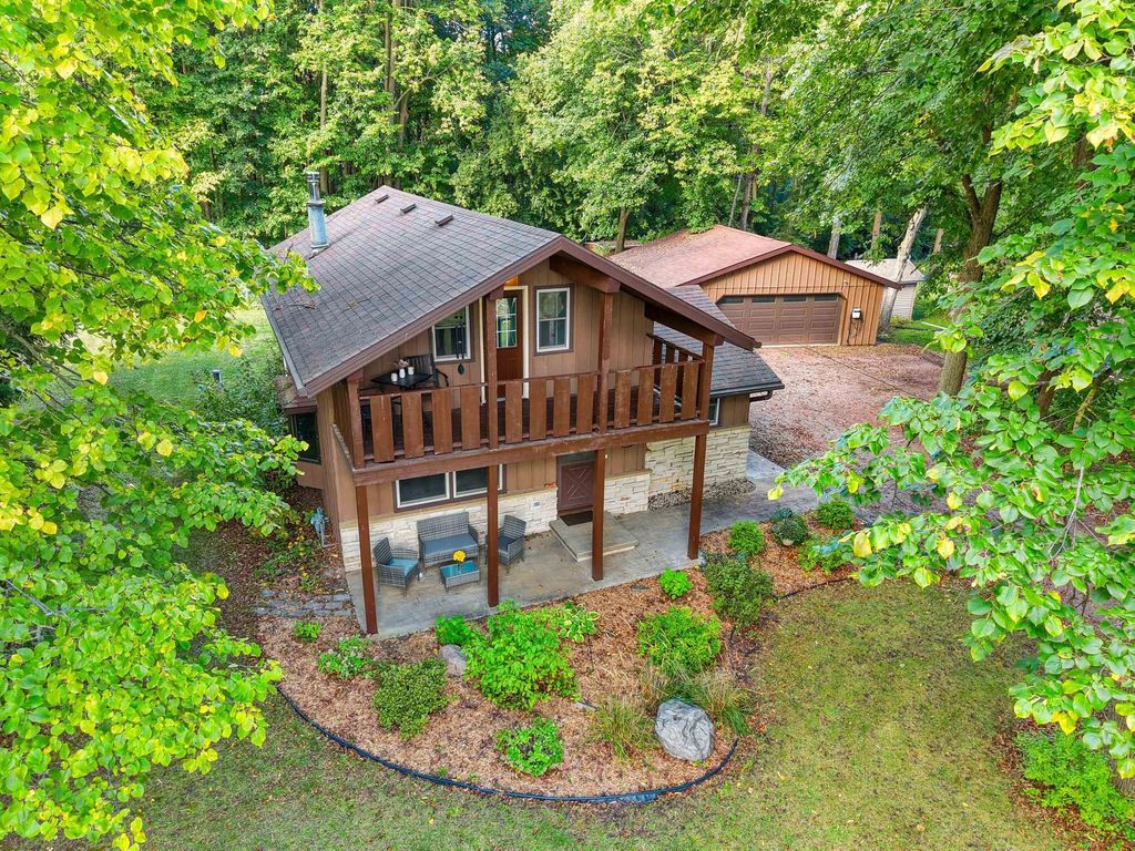 8592 Winncrest Road, NEENAH