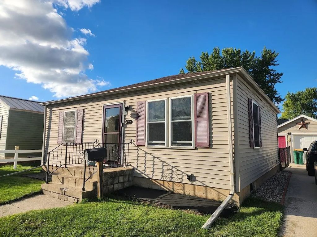 569 Portage Street, FOND DU LAC
