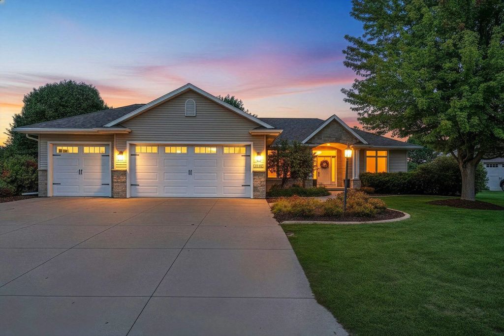 W2562 Fontana Way, APPLETON