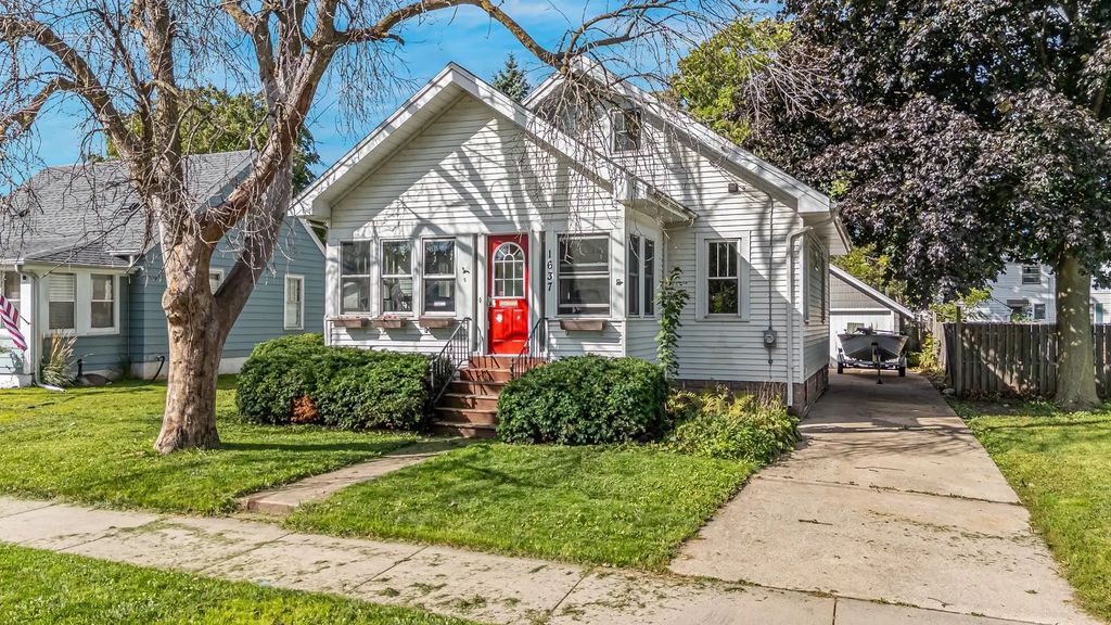 1637 Ontario Street, OSHKOSH