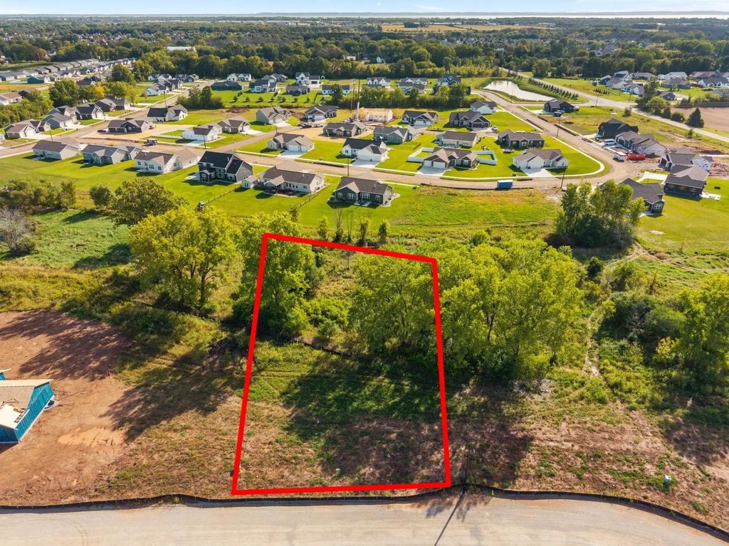 1792 Freeman Drive 75, NEENAH