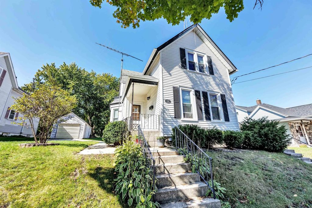 1316 S 13th Street, MANITOWOC