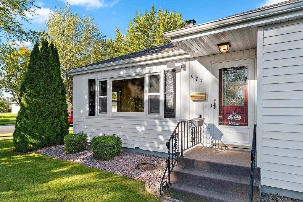 527 Parker Avenue, ALGOMA