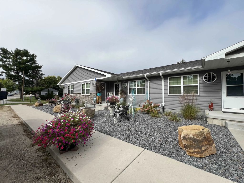 580 Main Street, WILD ROSE
