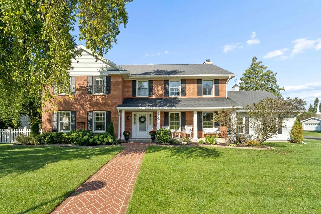 400 S Roosevelt Drive, BEAVER DAM